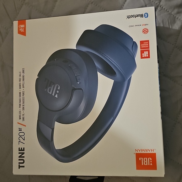 New JBL Tune 720BT- Wireless Over-Ear Headphones 76H Foldable Lightweight Blue - Picture 11 of 12